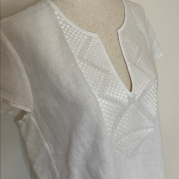 Lilly Pulitzer White 100% Linen Breakers Top Size Small | V-Neck Embroidered - Picture 2 of 5